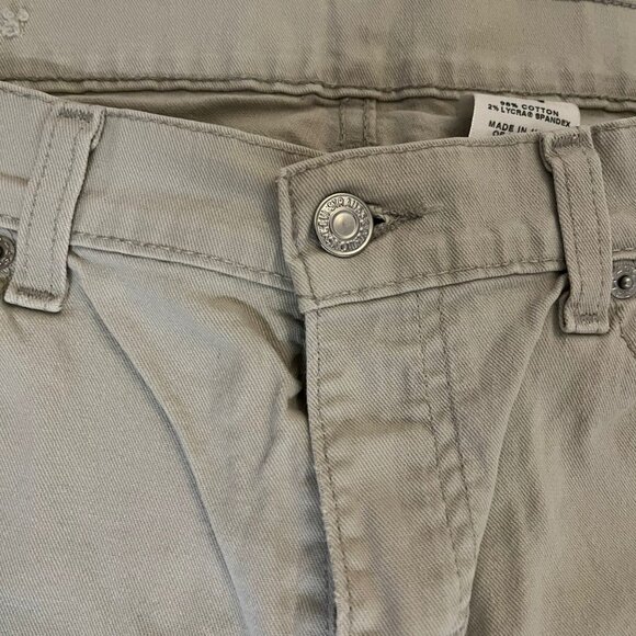 Levi’s Women’s Slim Capri Pants – Size 12 MIS (Beige/Khaki) - Picture 5 of 7